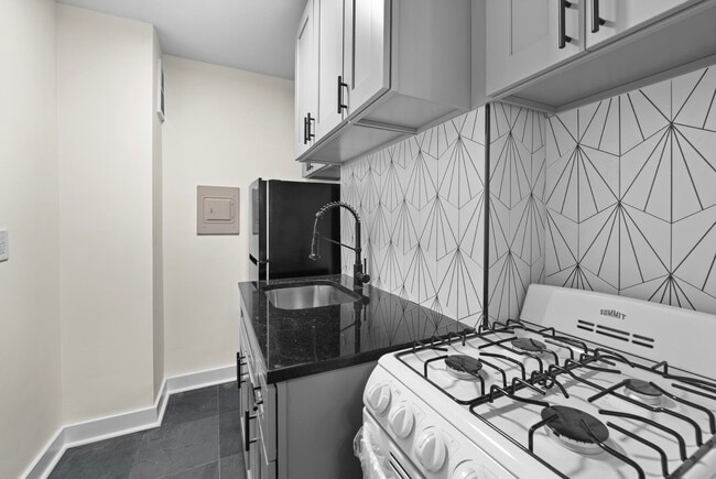 Building Photo - 10 Huron Ave