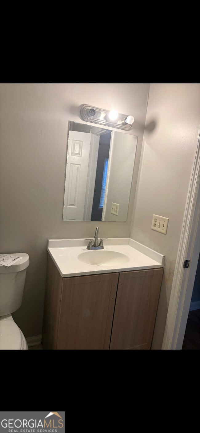 Building Photo - 2059 Charter Ln