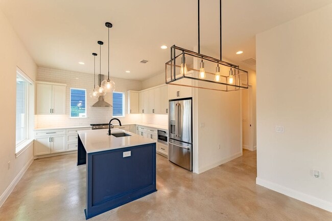 Building Photo - Modern Elegance in Austin: 4BR/3BA Sanctuary with Stylish Design and Inviting Ambiance!