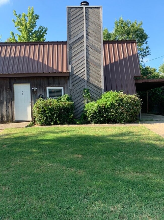 Primary Photo - Affordable 2-Bedroom in the Heart of the A...