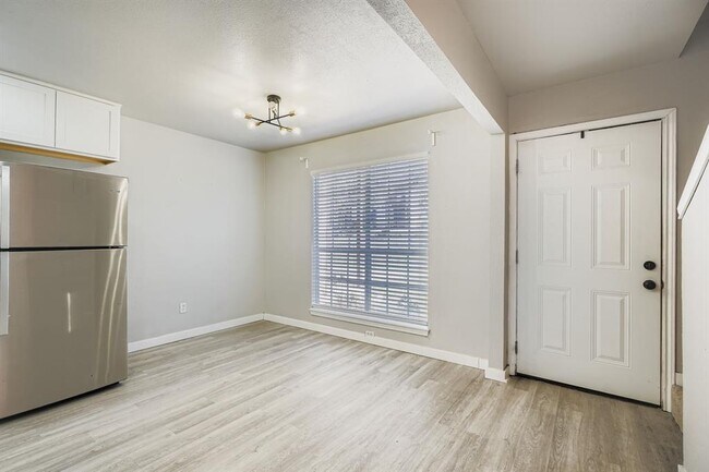 Building Photo - 1827 River Crossing Cir