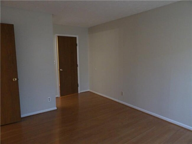 Building Photo - 18 Woodland Hills Dr