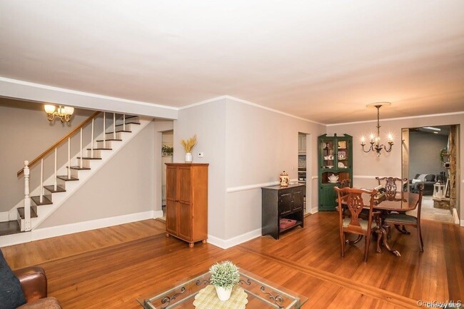 Building Photo - 2 Elm Pl