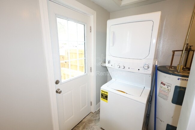 Building Photo - 2405 Bransford Dr
