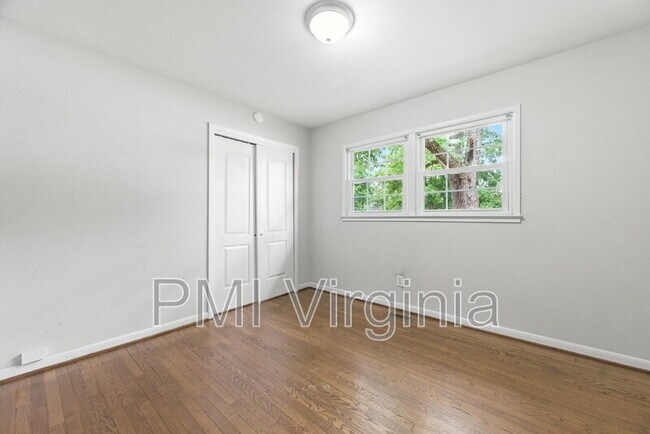 Building Photo - 52 Wimbledon Terrace