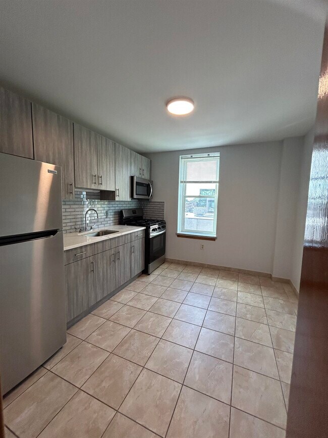 Building Photo - 287 Lawton Ave