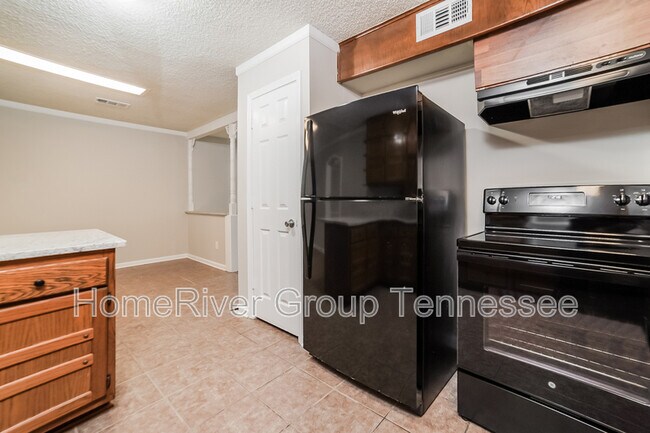 Building Photo - 2775 Ashbriar Dr