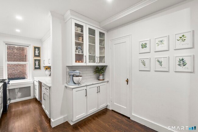 Building Photo - 70 Strawberry Hill Ave