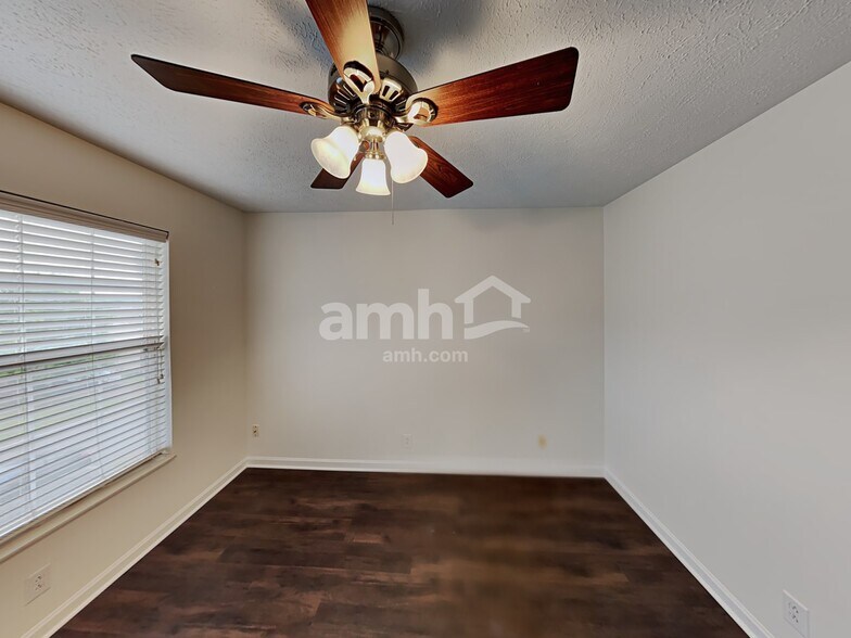 Building Photo - 2926 Melbourne Terrace