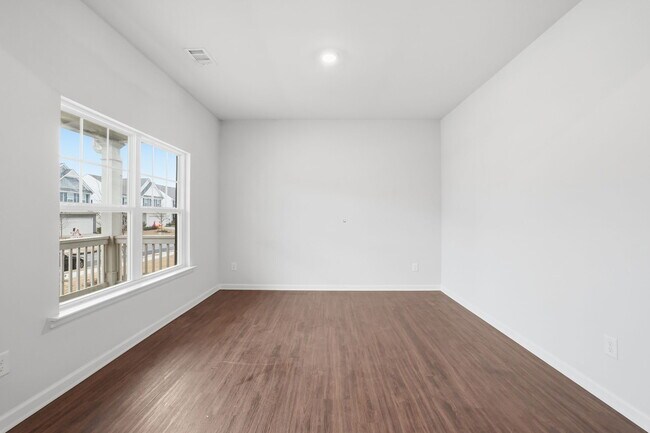 Building Photo - 520 Edgemore Rd