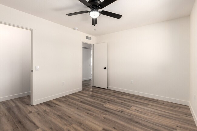 Building Photo - 17615 N Whispering Oaks Dr