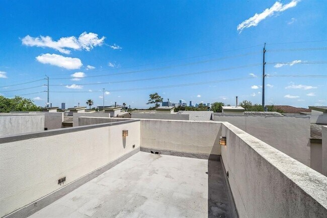 Building Photo - 4707 Caroline St