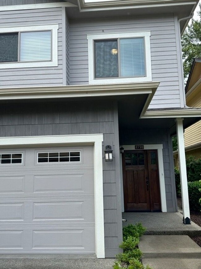 Building Photo - 2 Bedroom 2.5 Bath Townhome in desirable C...