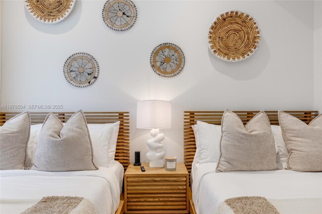 Building Photo - 1000 NW 9th Ct