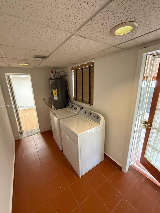 Building Photo - 8401 SW 33rd Terrace