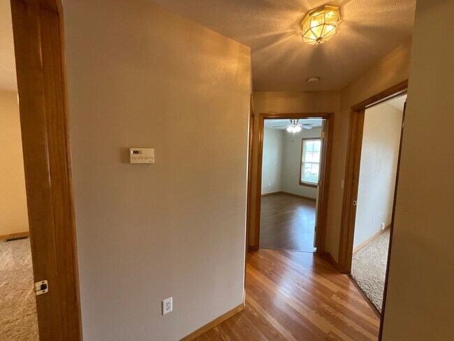 Building Photo - Beautiful Home on Private Setting