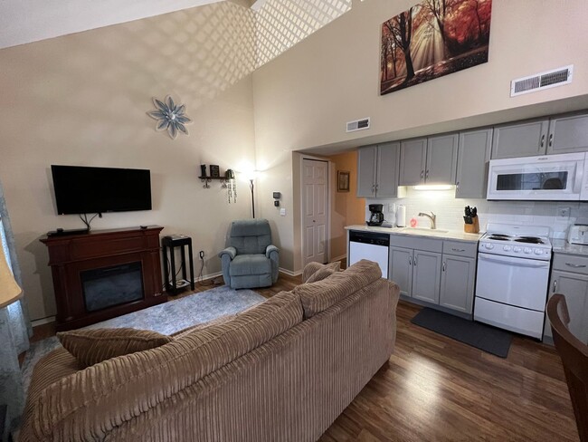 Building Photo - 680 Fall Creek Dr