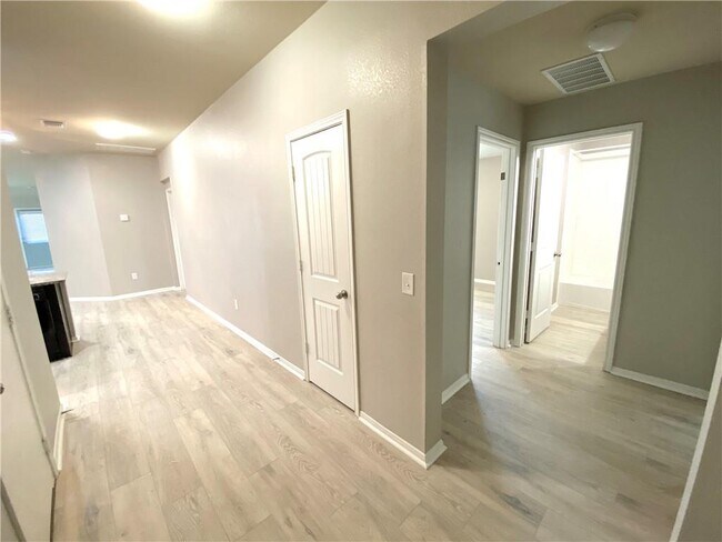 Building Photo - 215 Camellia Dr
