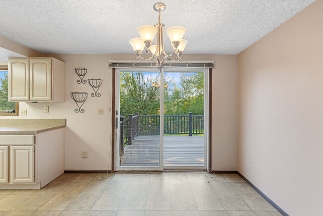 Building Photo - 9 Big Horn Dr