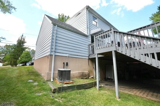 Building Photo - 25 Glenview Dr