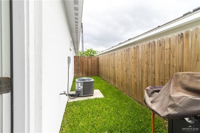 Building Photo - 17 S Colt Ln