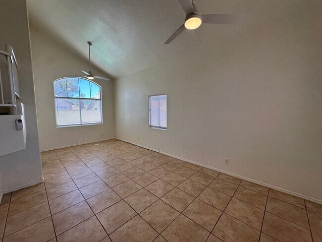 Building Photo - Pool and 4 bedrooms