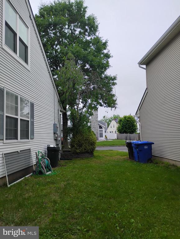 Building Photo - 22 Foxchase Dr