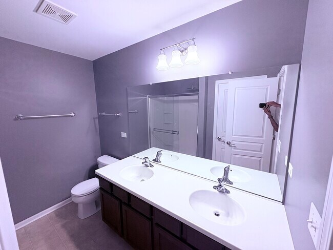 Building Photo - 241 Devoe Dr