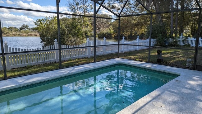 Building Photo - 3 Bedroom 2 Bath Pool Home in Mt Dora