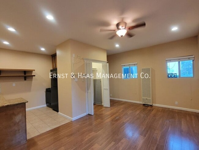 Building Photo - 930 E. Broadway-