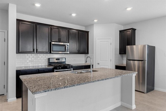 Building Photo - 6017 Pleasanton Pkwy