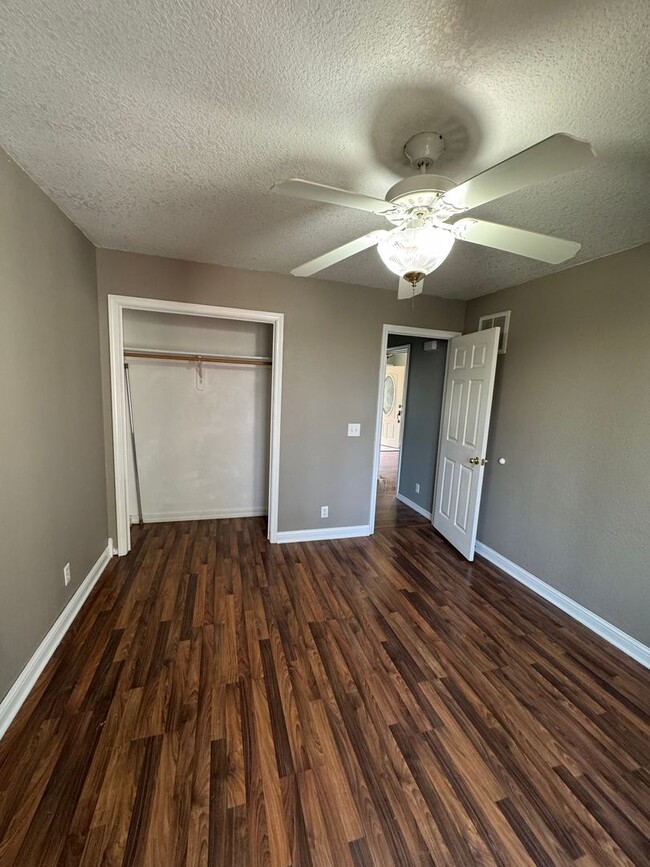 Building Photo - 95 Bassingham Dr
