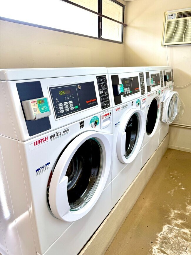 Building Photo - Furnished One Bedroom - Long Term - Smoke Tree Raquet Club