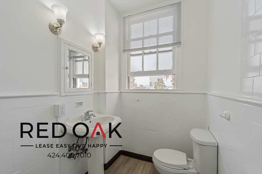 Building Photo - 2505 W 6th St