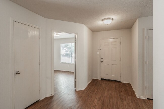 Building Photo - 10325 Bear Hollow Dr