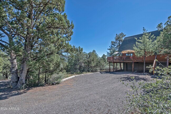 Building Photo - 6823 Fara Dr