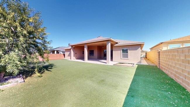 Building Photo - 490 Montecito Dr