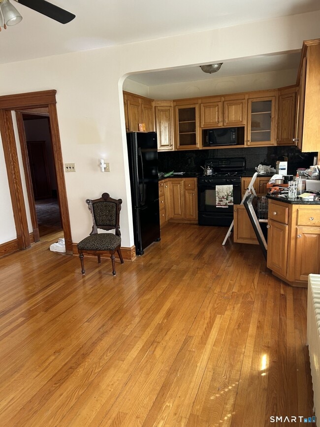 Building Photo - 41 Lawlor St