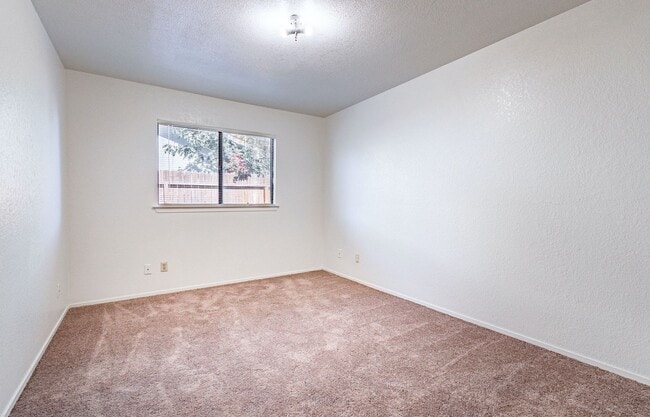 Building Photo - Clovis Home for Rent