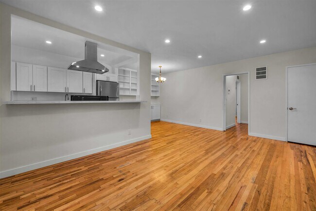 Building Photo - 149 S Hayworth Ave