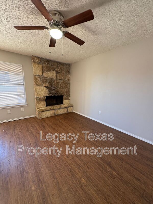 Building Photo - 1610 Sun Valley Dr