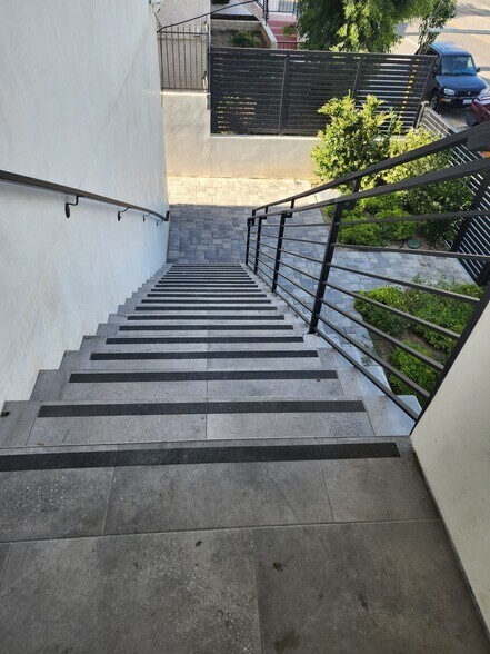 Building Photo - 6061 Fulton Ave