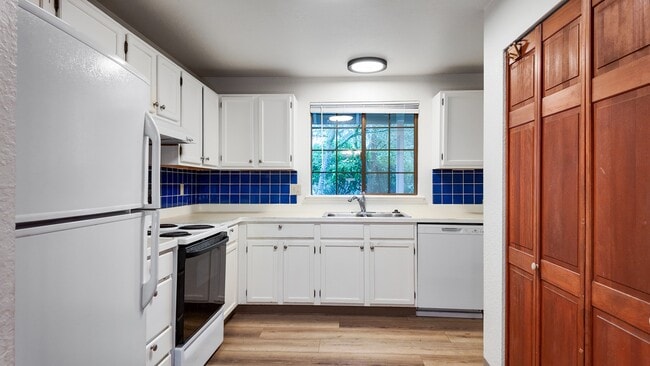 Building Photo - Bright 3-Bed Bothell Home with Attached Garage, Cozy Fireplace, and Private Garden Oasis