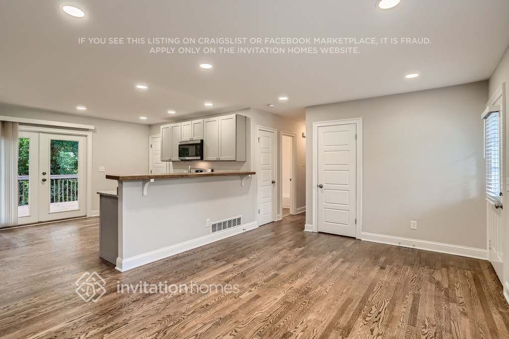 Building Photo - 3179 Santa Fe Trail SW