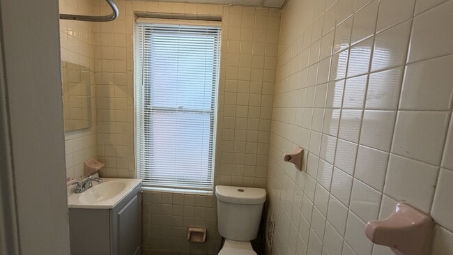 Building Photo - 2554 N Bouvier St