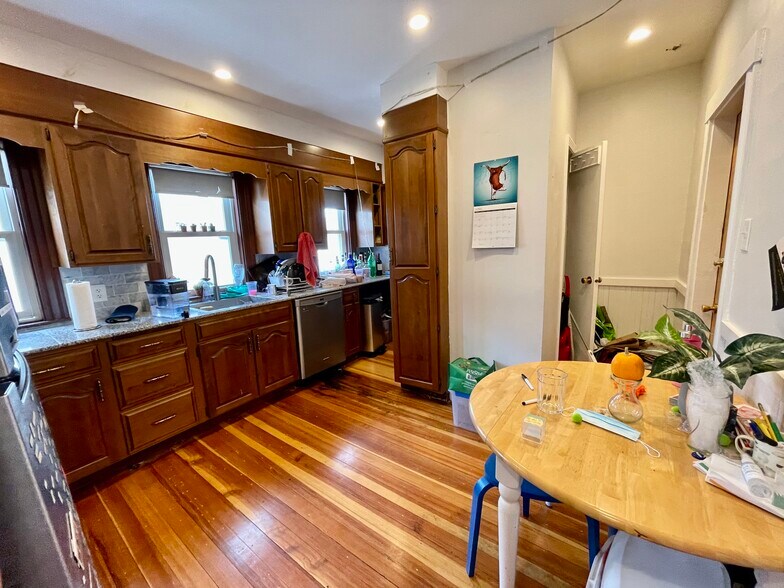 Building Photo - 45 Bowdoin St