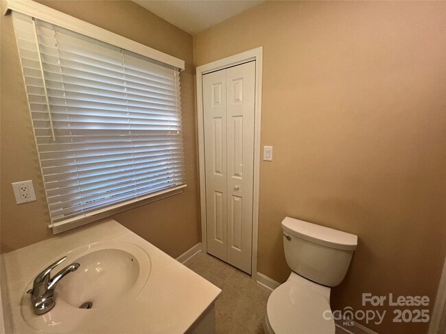 Building Photo - 294 Spicewood Cir