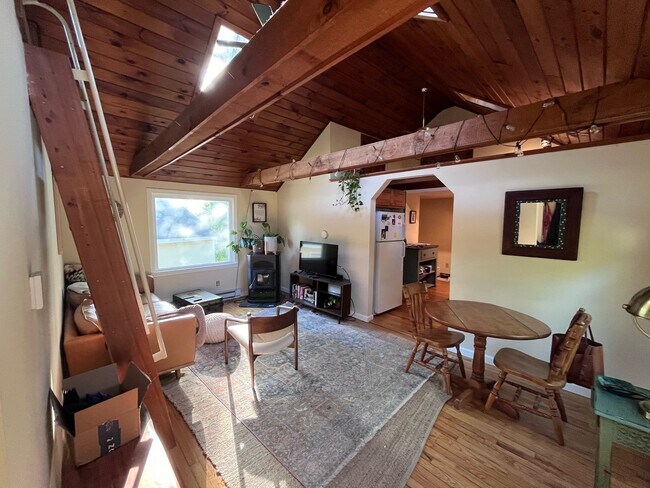 Building Photo - 103 Shore Dr