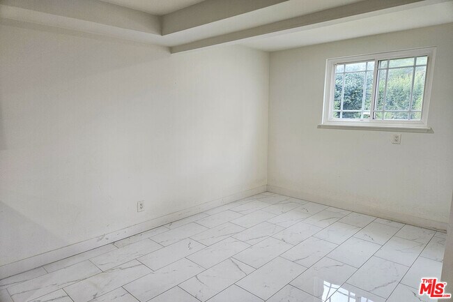 Building Photo - 22337 Cantara St