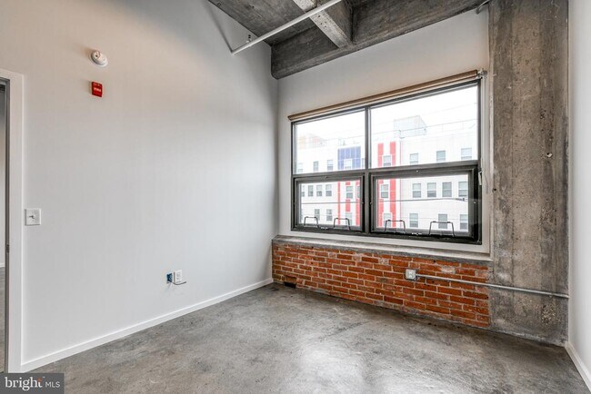 Building Photo - 4800 Brown St